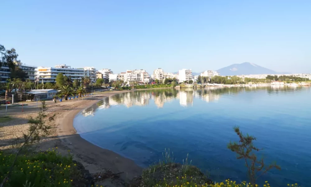 Σοκ στην Χαλκίδα: Γνωστή παραλία έγινε ...«βούρκος» - Βίντεο